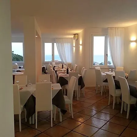 L'ogliera Szálloda Pomonte